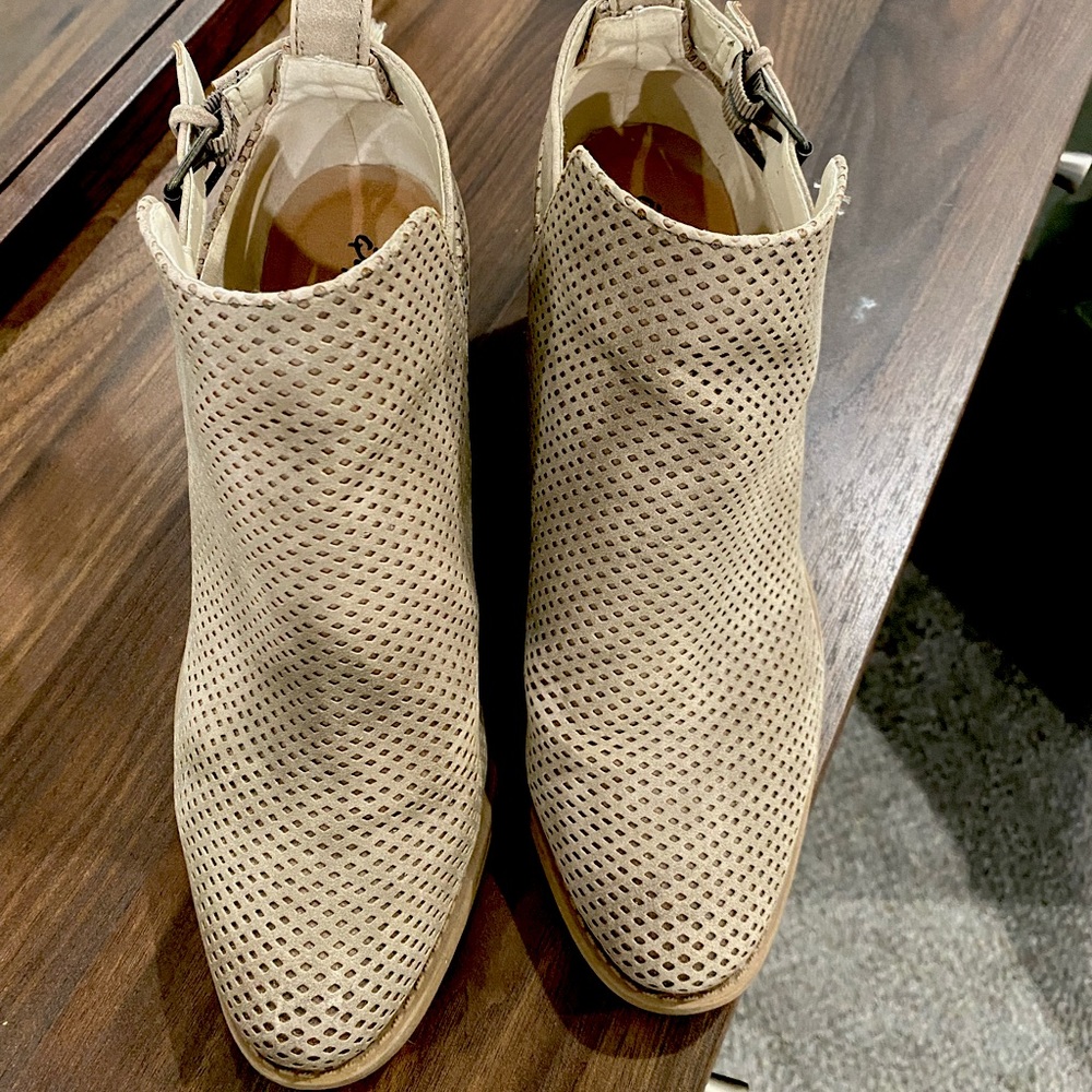 Size 10 Qupid Booties